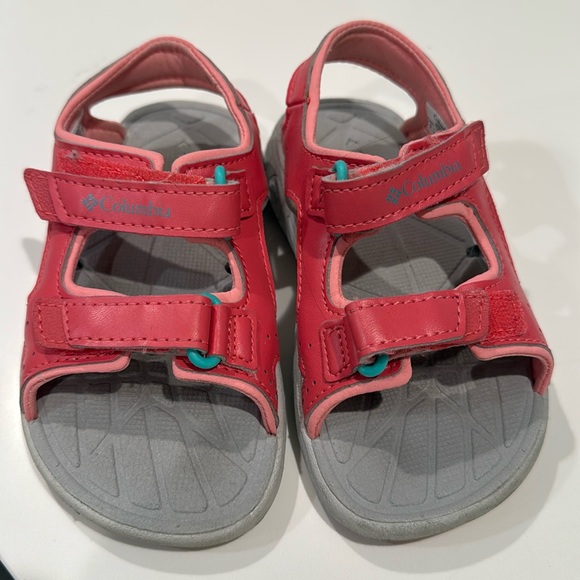 Girls Columbia sandals. Like new condition - Picture 1 of 3